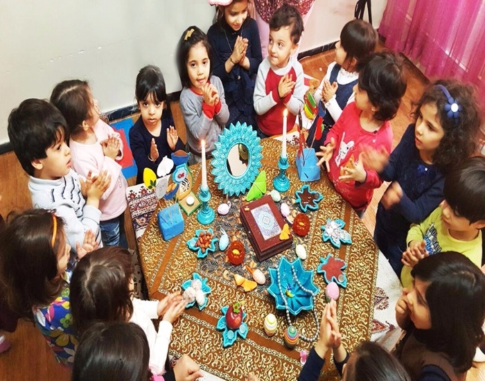 کودکان رویشی کنار سفره هفت سین