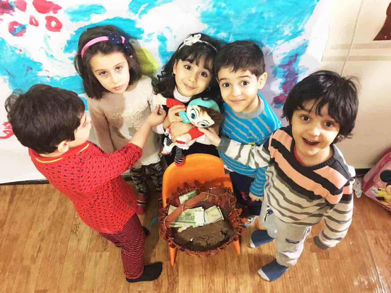 کودکان رویش با عیدی نوروزی