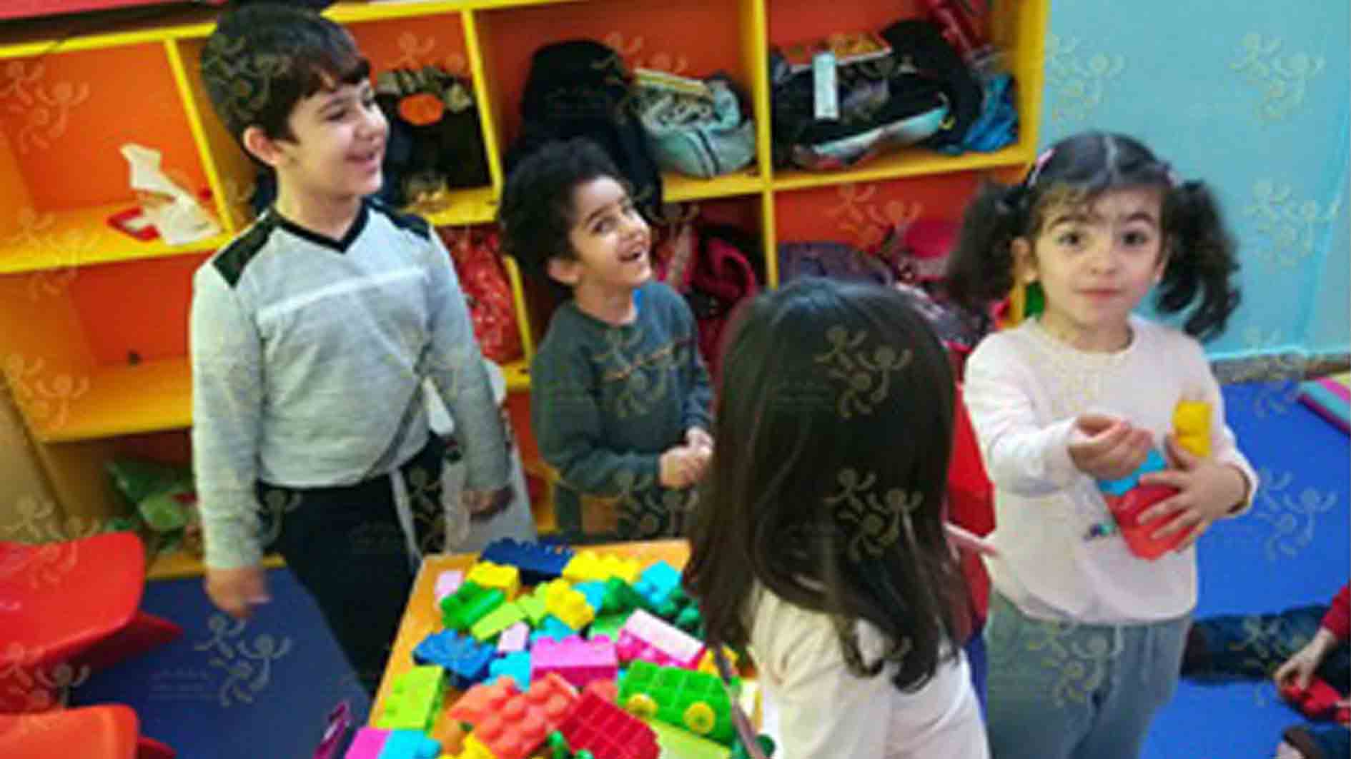 آشنایی با میوه های فصل - آشنایی با وزن کردن - مقایسه - شمردن - مفاهیم ریاضی