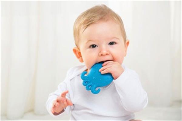 علائم نشان‌دهنده رویش دندان در کودکان