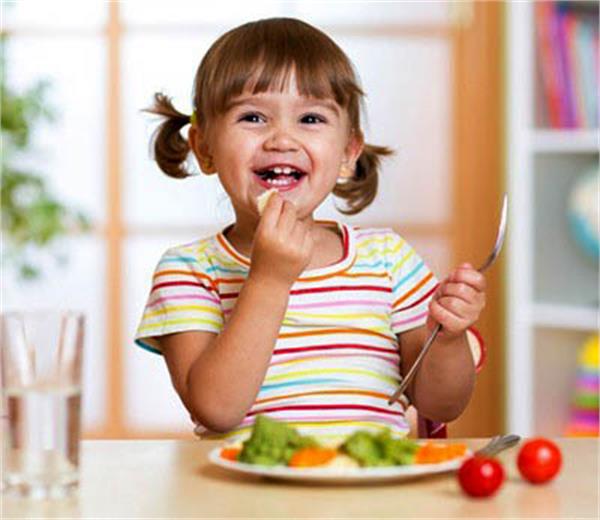 کودکان نوپا به چه مقدار غذا نیاز دارند؟